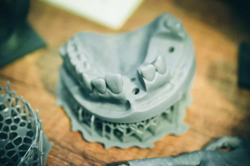 La-mandibula-inferior-de-un-hombre-creado-en-una-impresora-3D-a-partir-de-un-material-fotopolimero - Resina 3D para imprimir